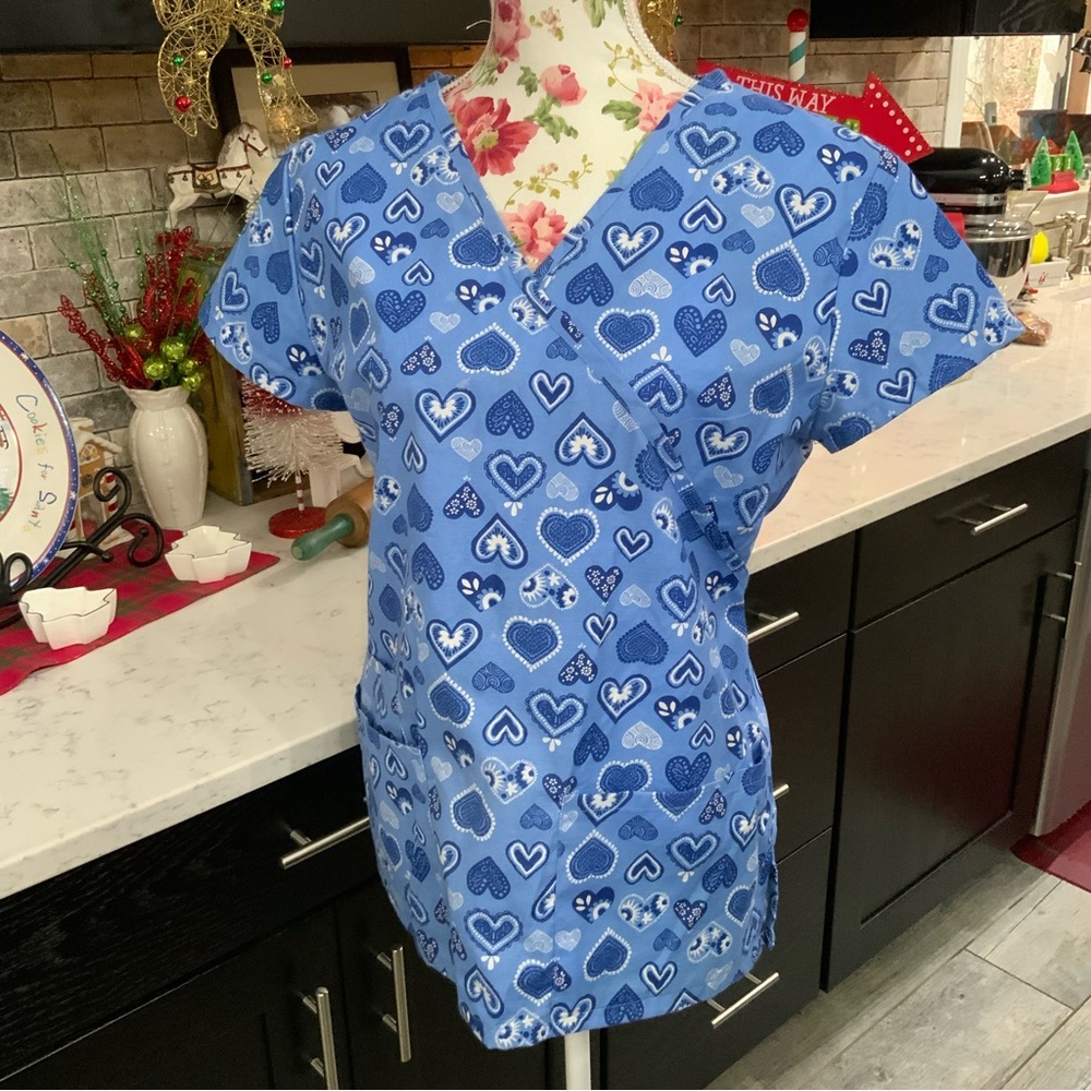 B Scrubs Blue Heart Print Scrub Top 
Cinched Elastic Back 
Size Small